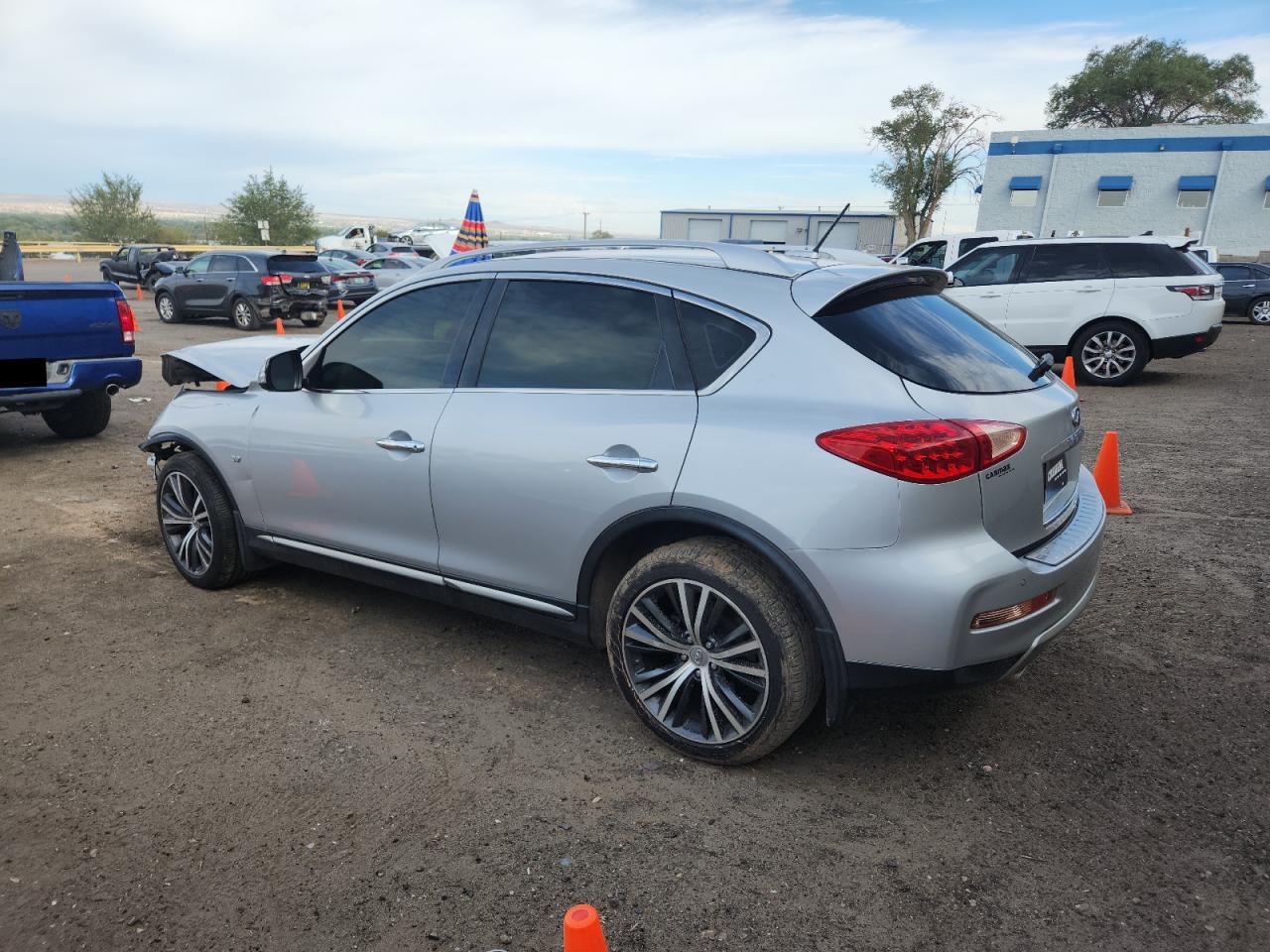 INFINITI Qx Image 2