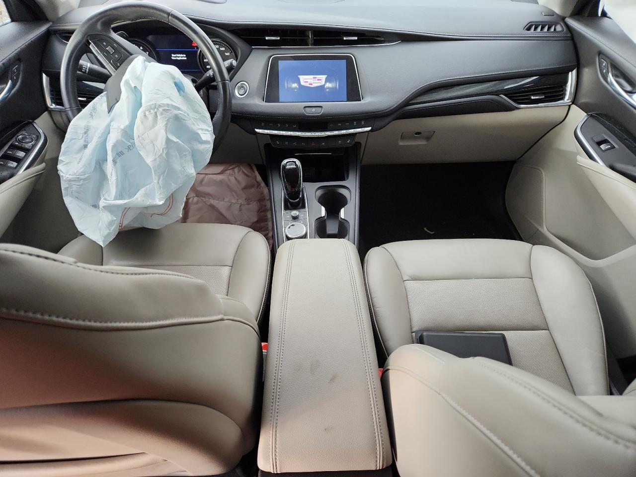 Cadillac XT4 Premium Luxury Image 11