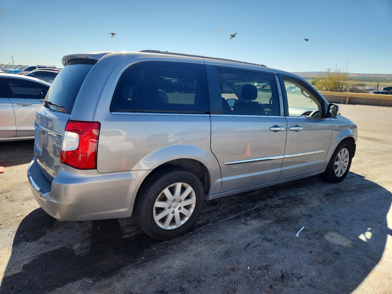 Chrysler Minivan Touring Image 3