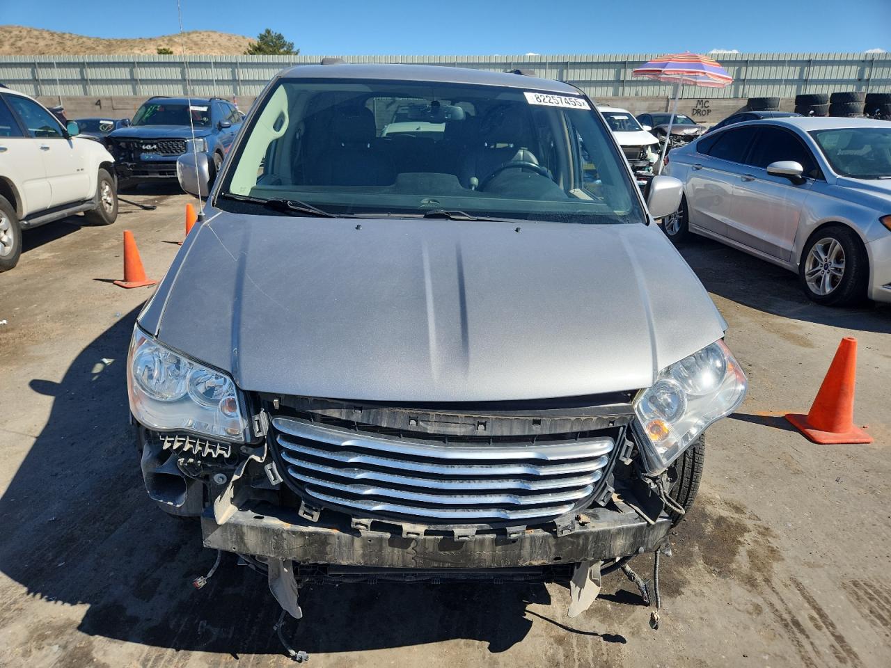 Chrysler Minivan Touring Image 4