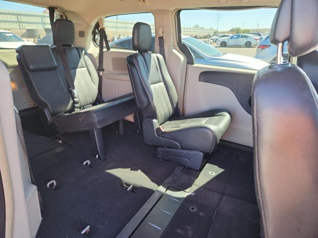 Chrysler Minivan Touring Image 10