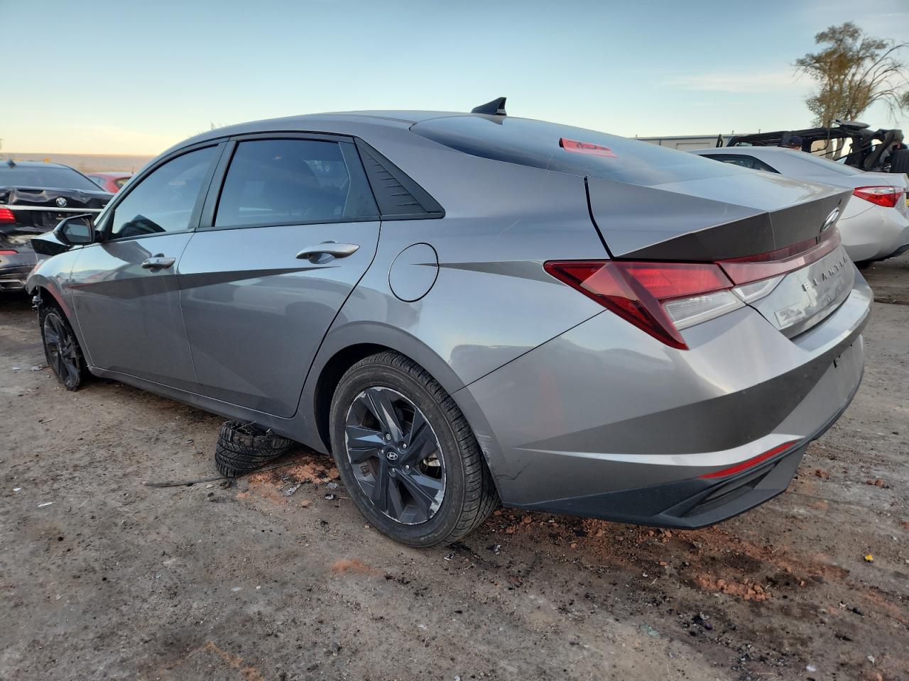 Hyundai ELANTRA Sel Image 8