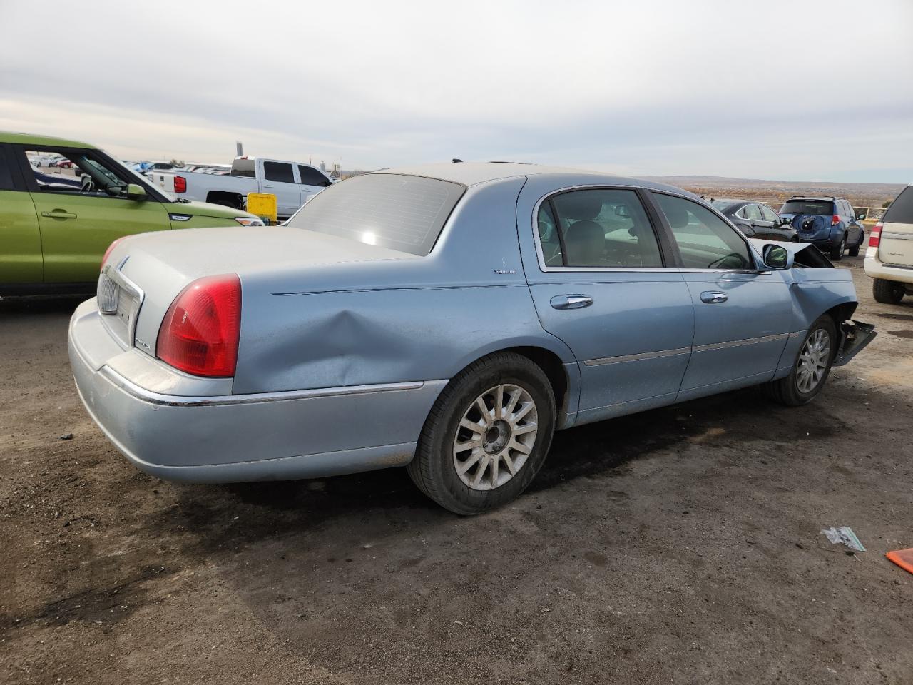 Lincoln Towncar Signature Image 5