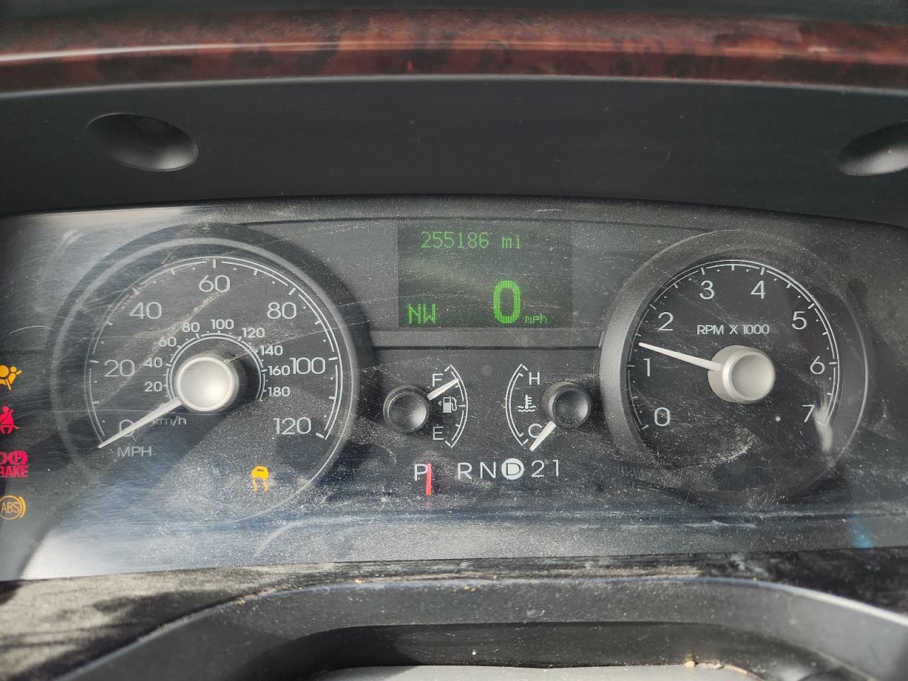 Lincoln Towncar Signature Image 12