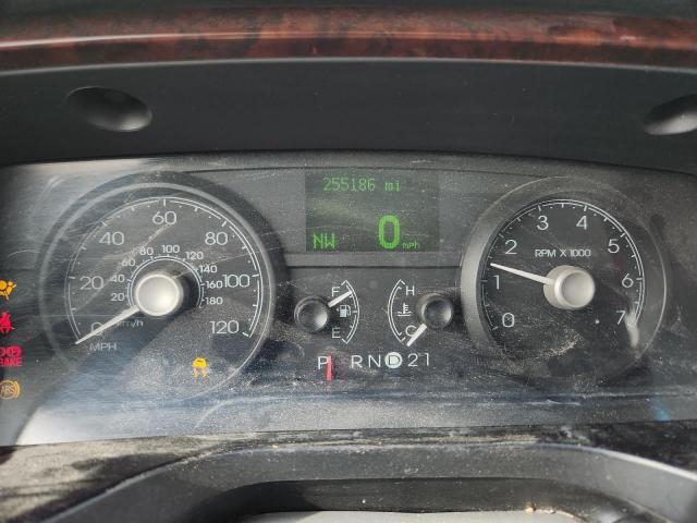 Lincoln Towncar Signature Image 12