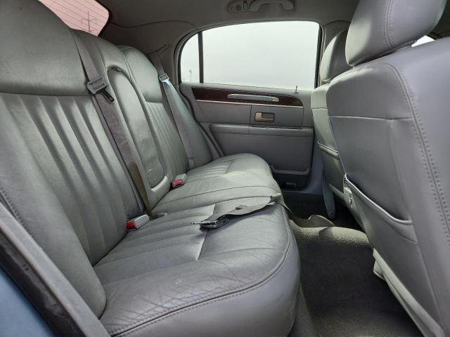 Lincoln Towncar Signature Image 9