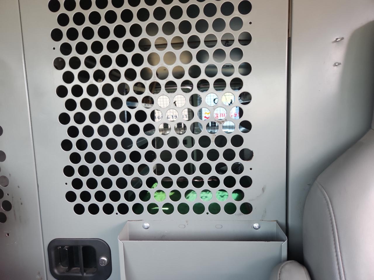 Ford Econoline E150 Van Image 11