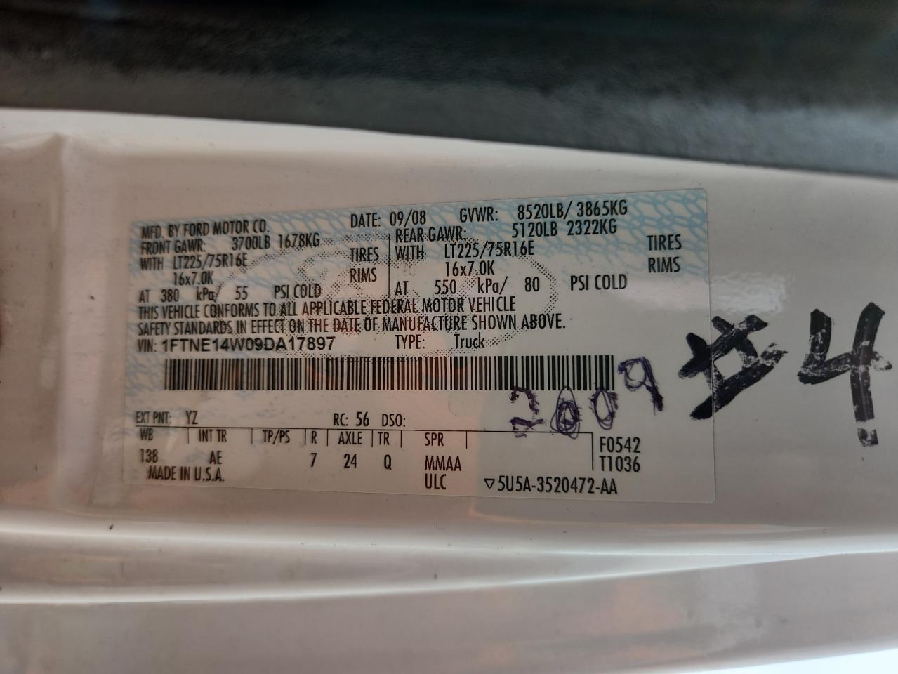 Ford Econoline E150 Van Image 9