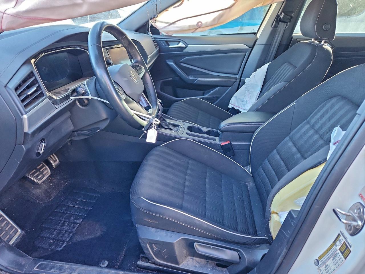 Volkswagen Jetta Sport Image 12