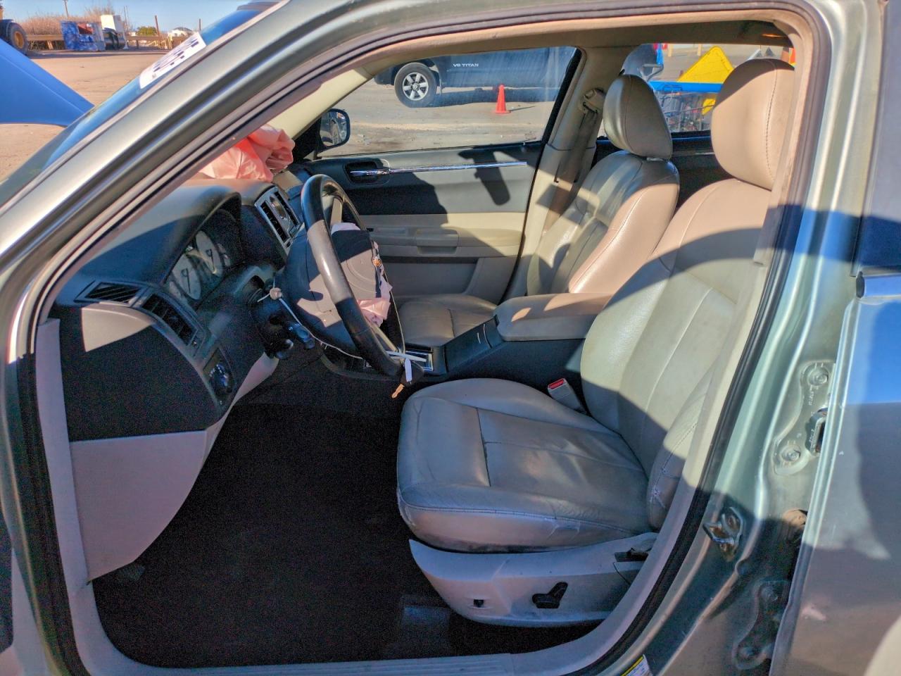 Chrysler 300 Touring Image 10