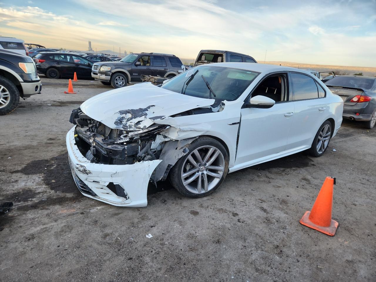 Volkswagen Passat S Image 1