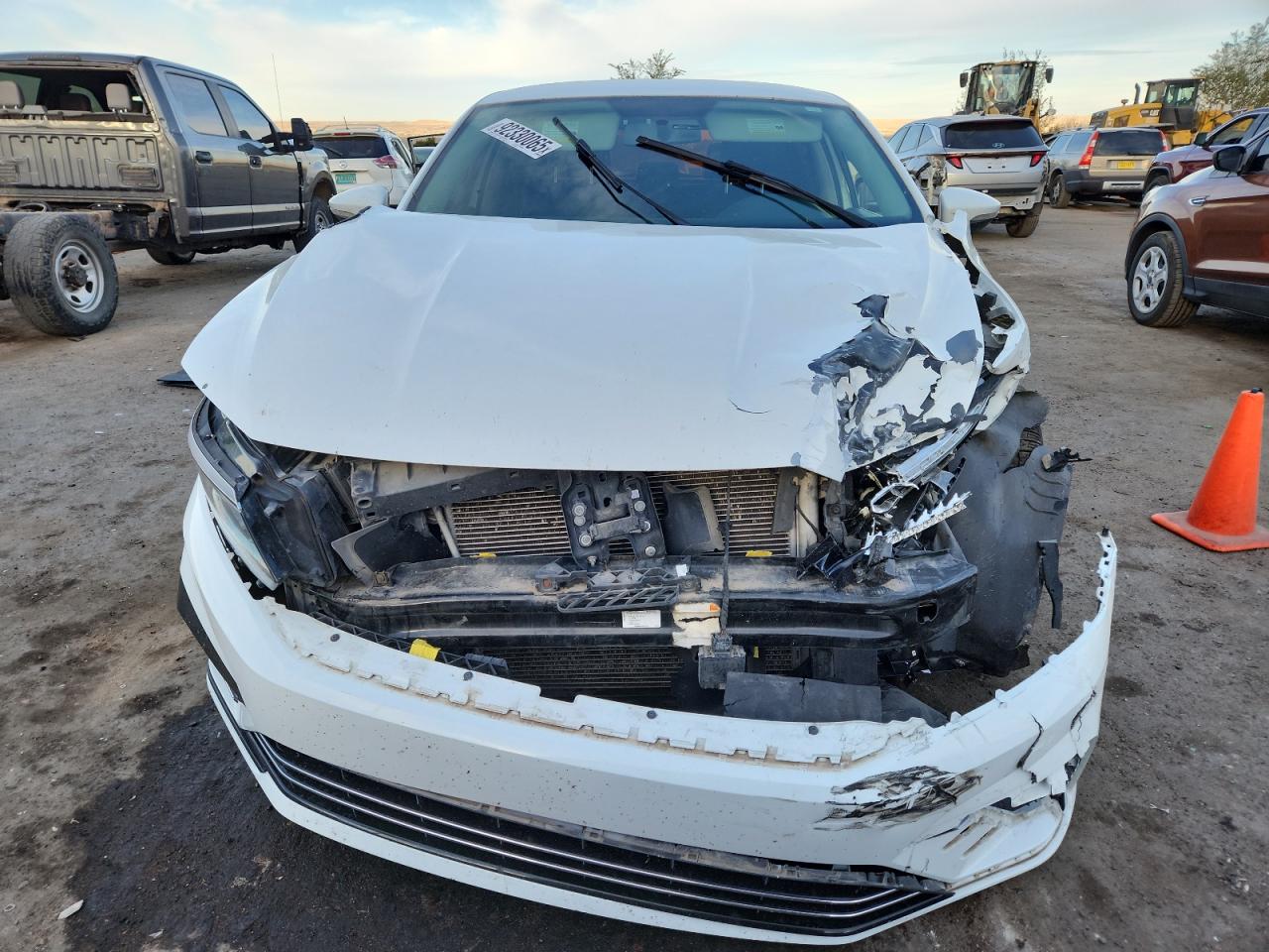 Volkswagen Passat S Image 12