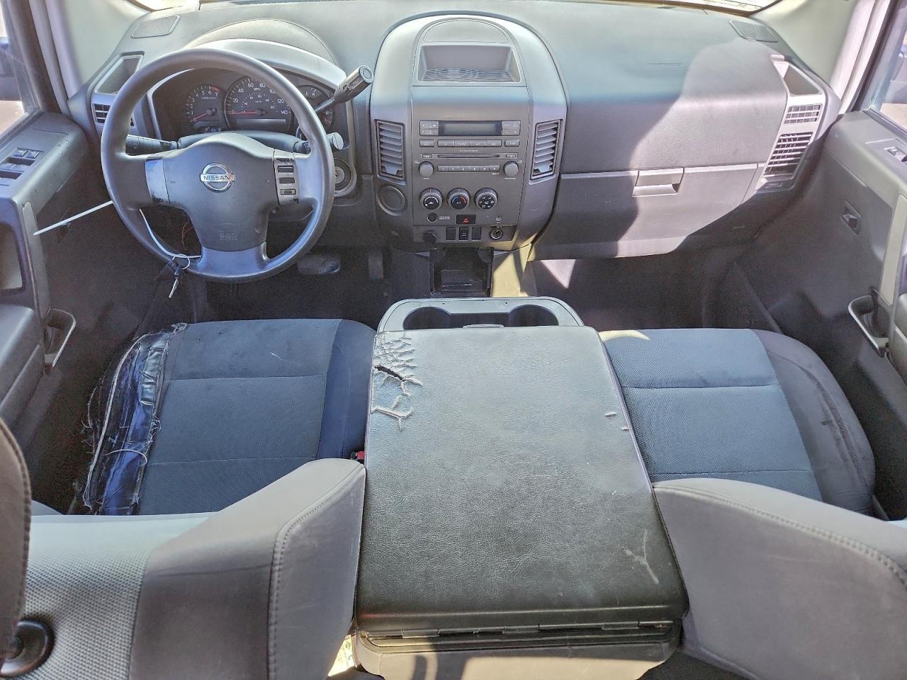 Nissan Titan Xe Image 4