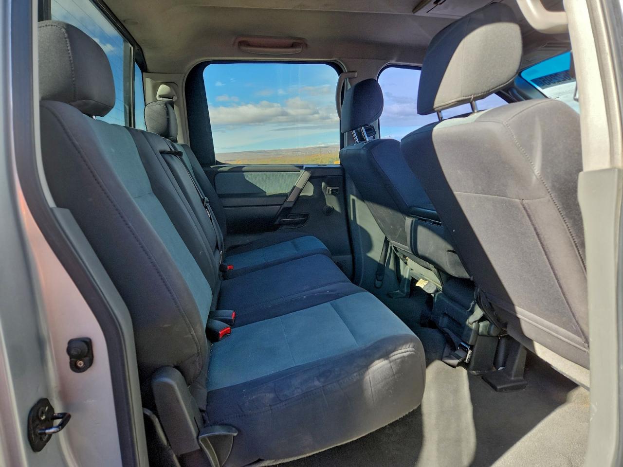 Nissan Titan Xe Image 12