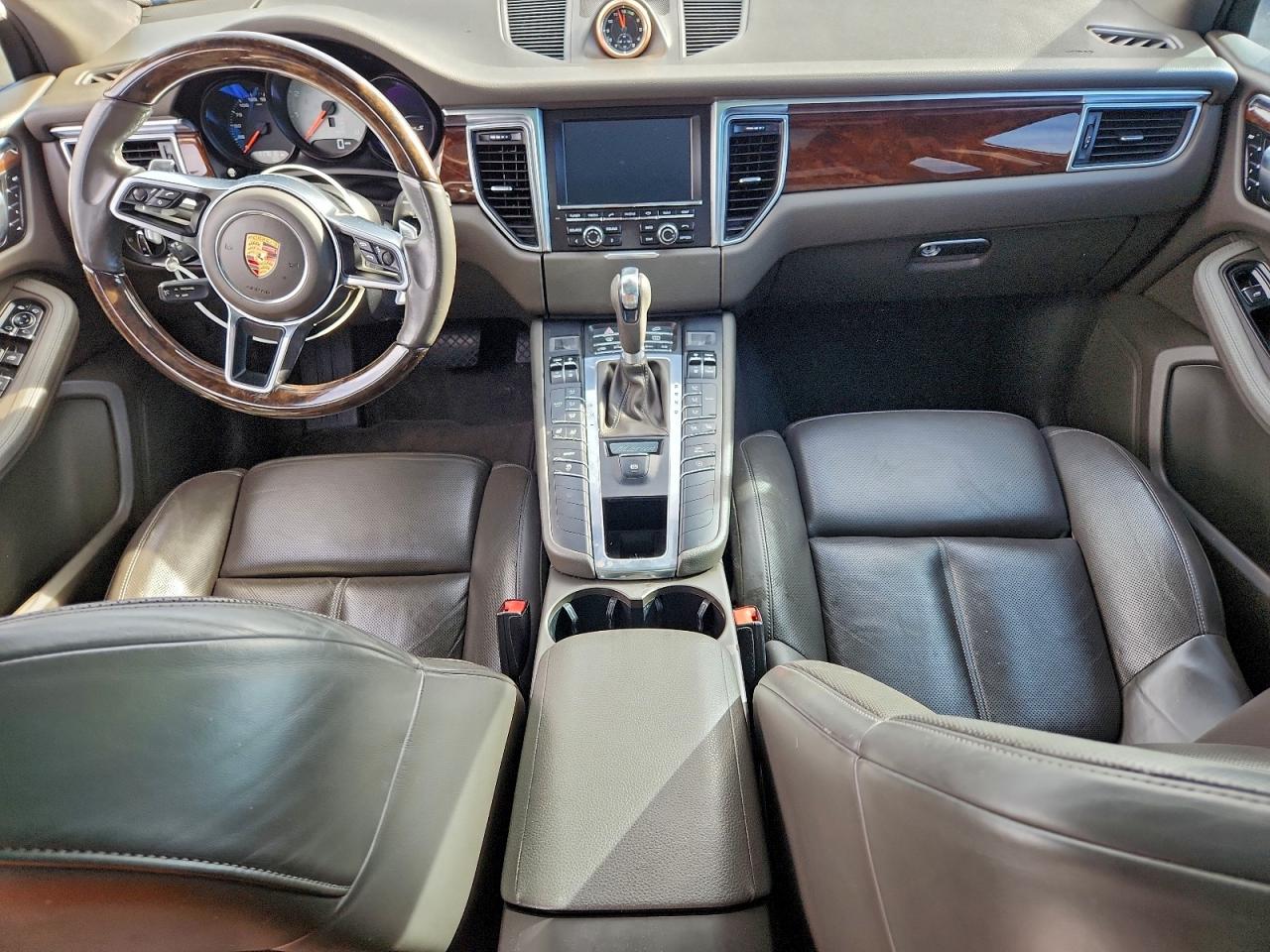 Porsche Macan S Image 8