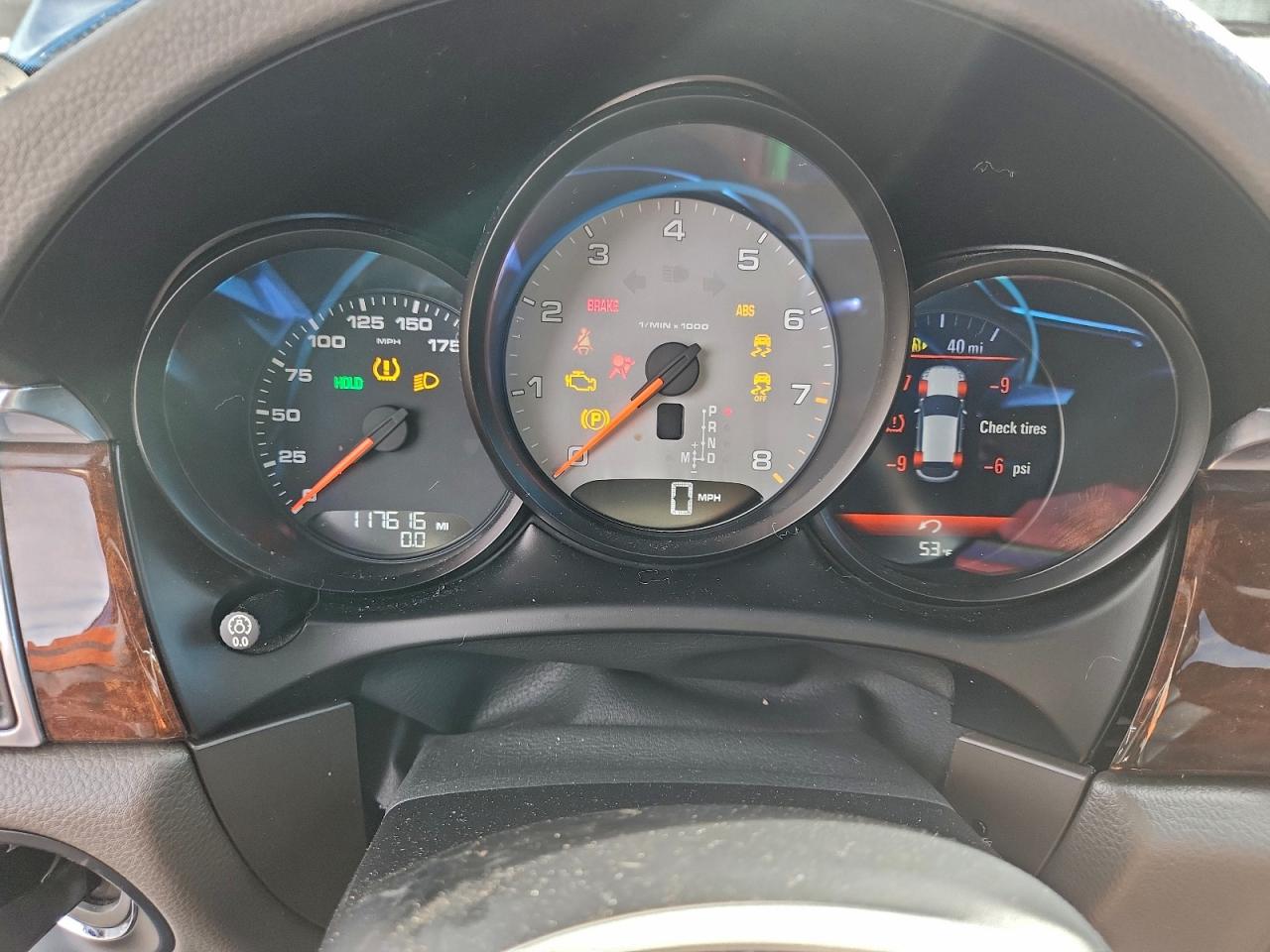 Porsche Macan S Image 11