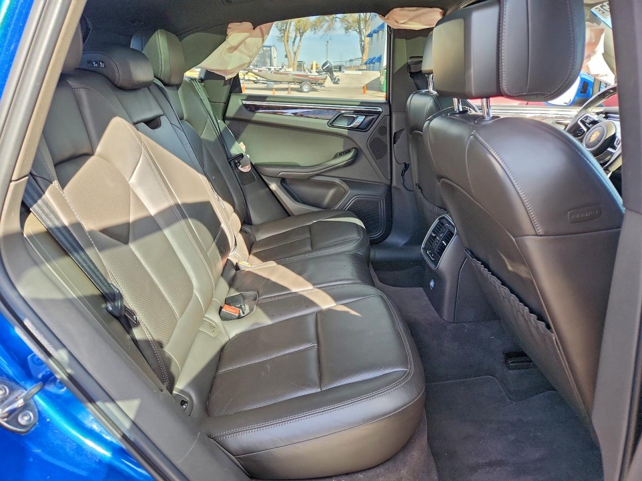 Porsche Macan S Image 9