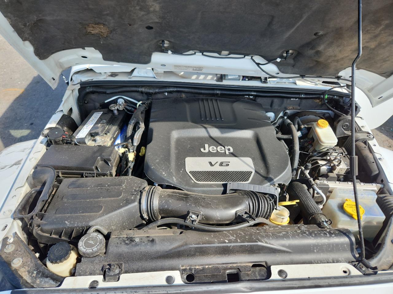 Jeep Wrangler Sahara Image 12