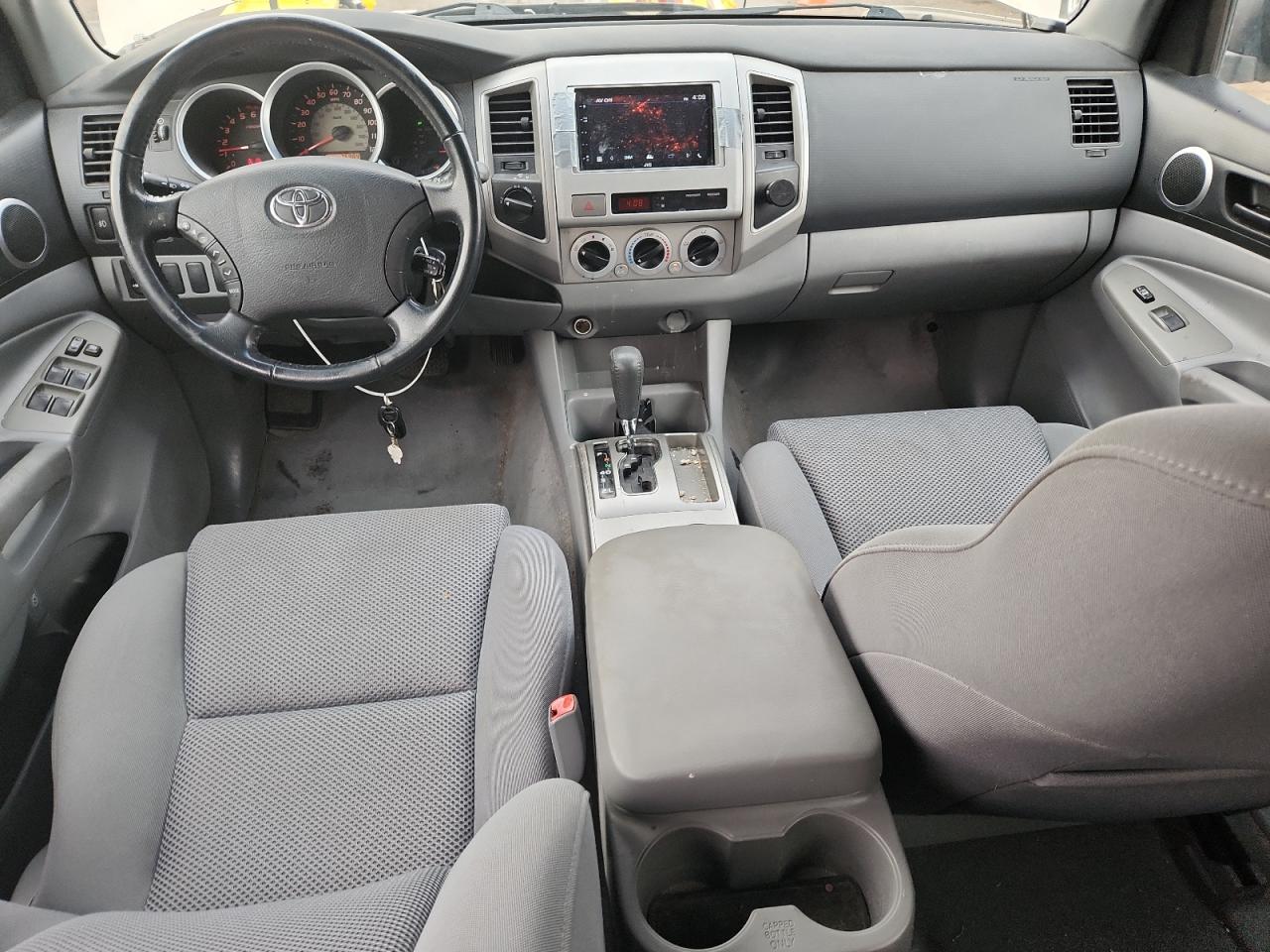 Toyota Tacoma Double Cab Image 4