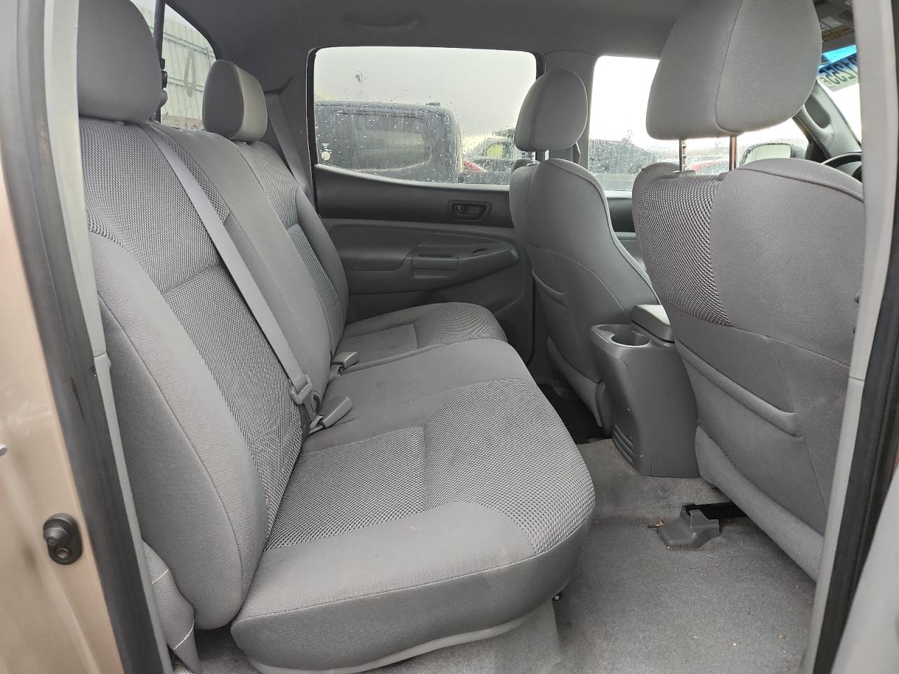 Toyota Tacoma Double Cab Image 7