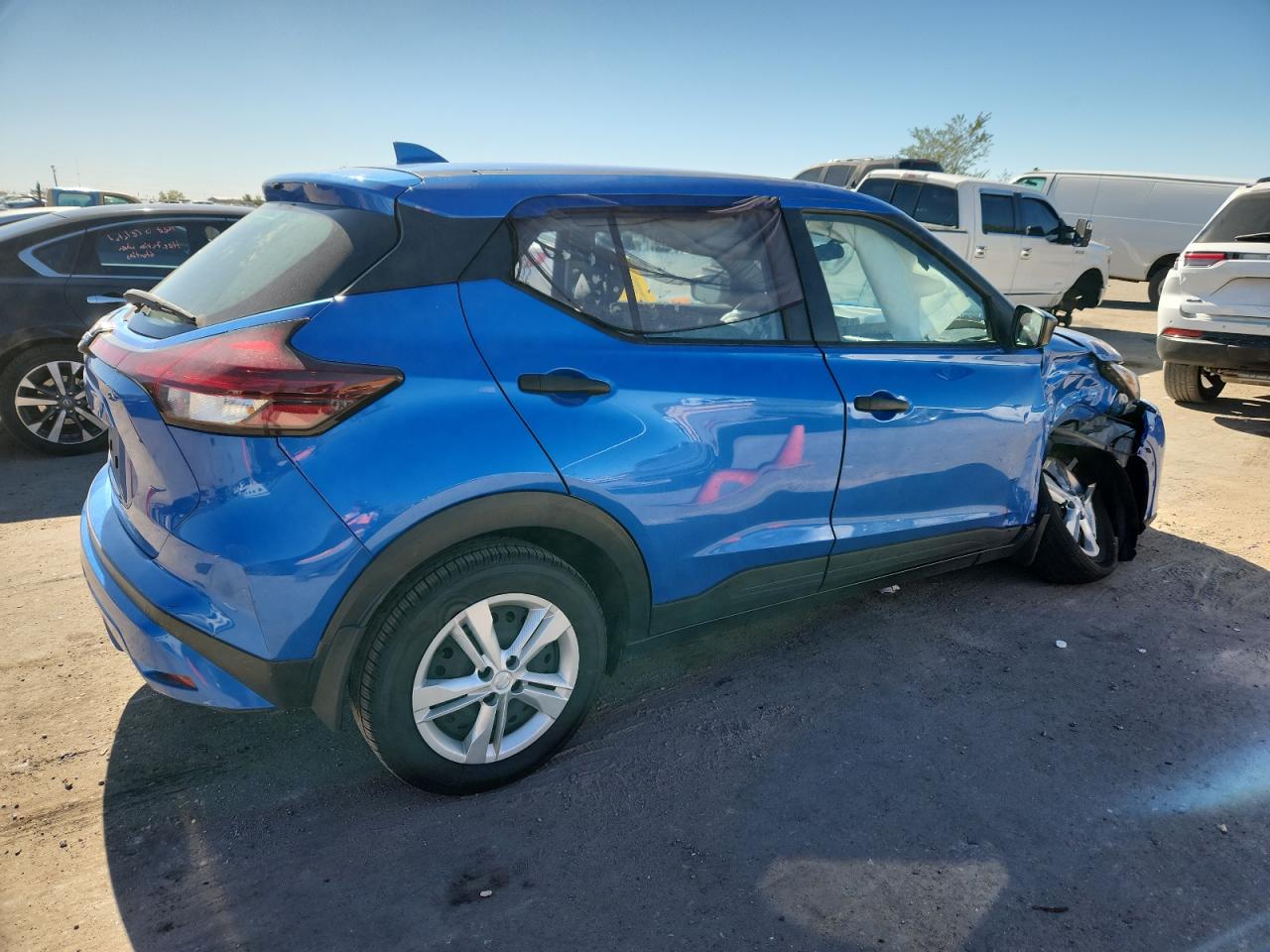 Nissan Kicks S Image 2