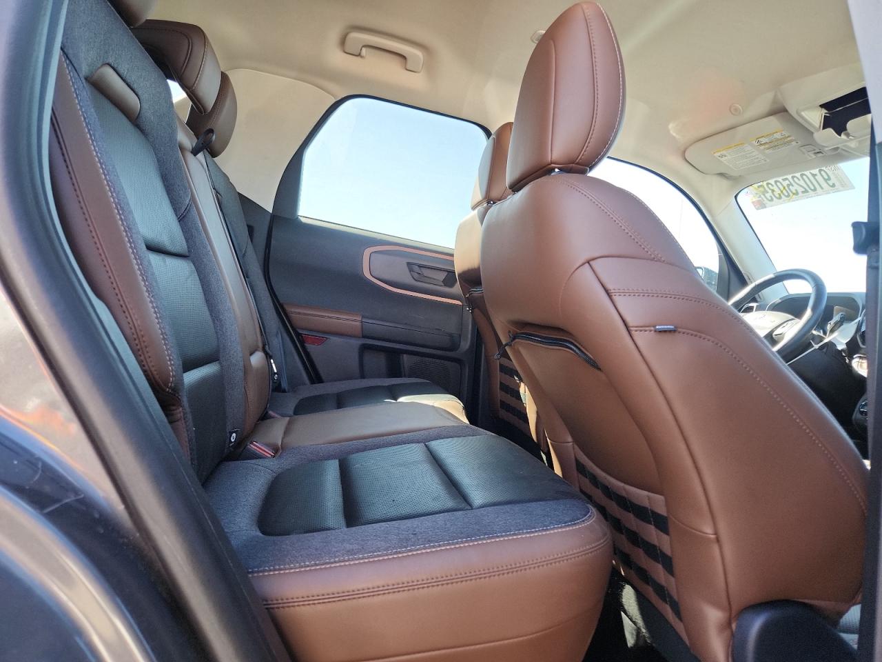 Ford Bronco Outer Banks Image 12