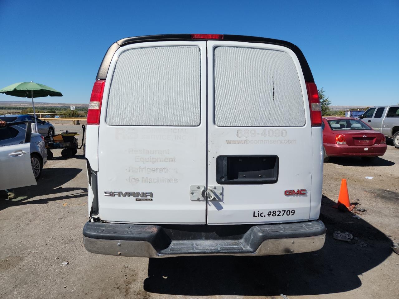 GMC Savana G2500 Image 11