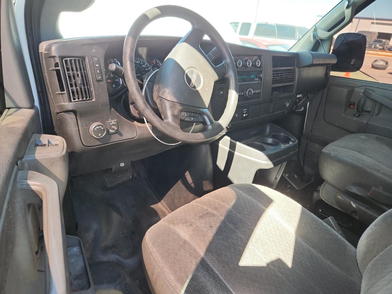 GMC Savana G2500 Image 8