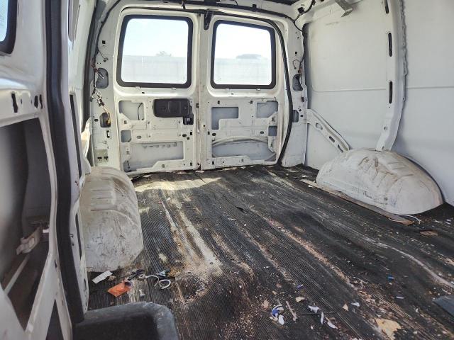 GMC Savana G2500 Image 13