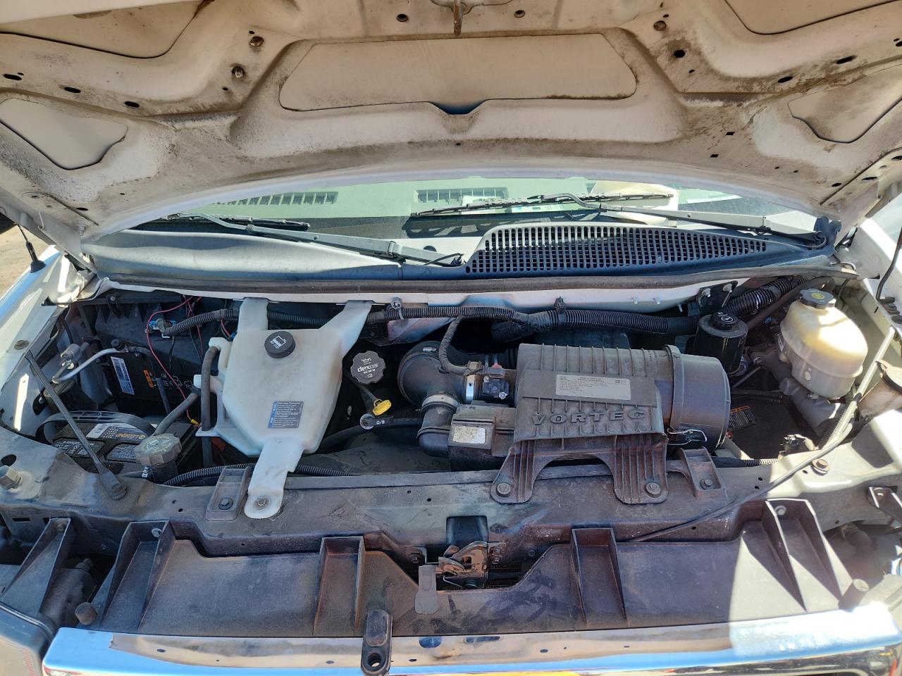 GMC Savana G2500 Image 6