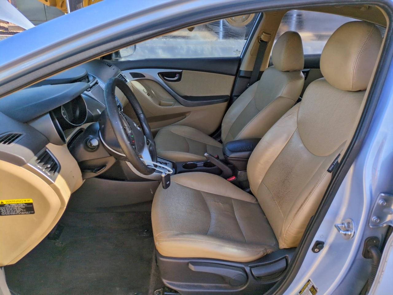 Hyundai ELANTRA Gls Image 9