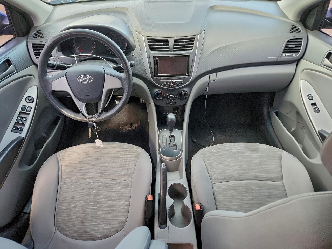 Hyundai ACCENT Se Image 9