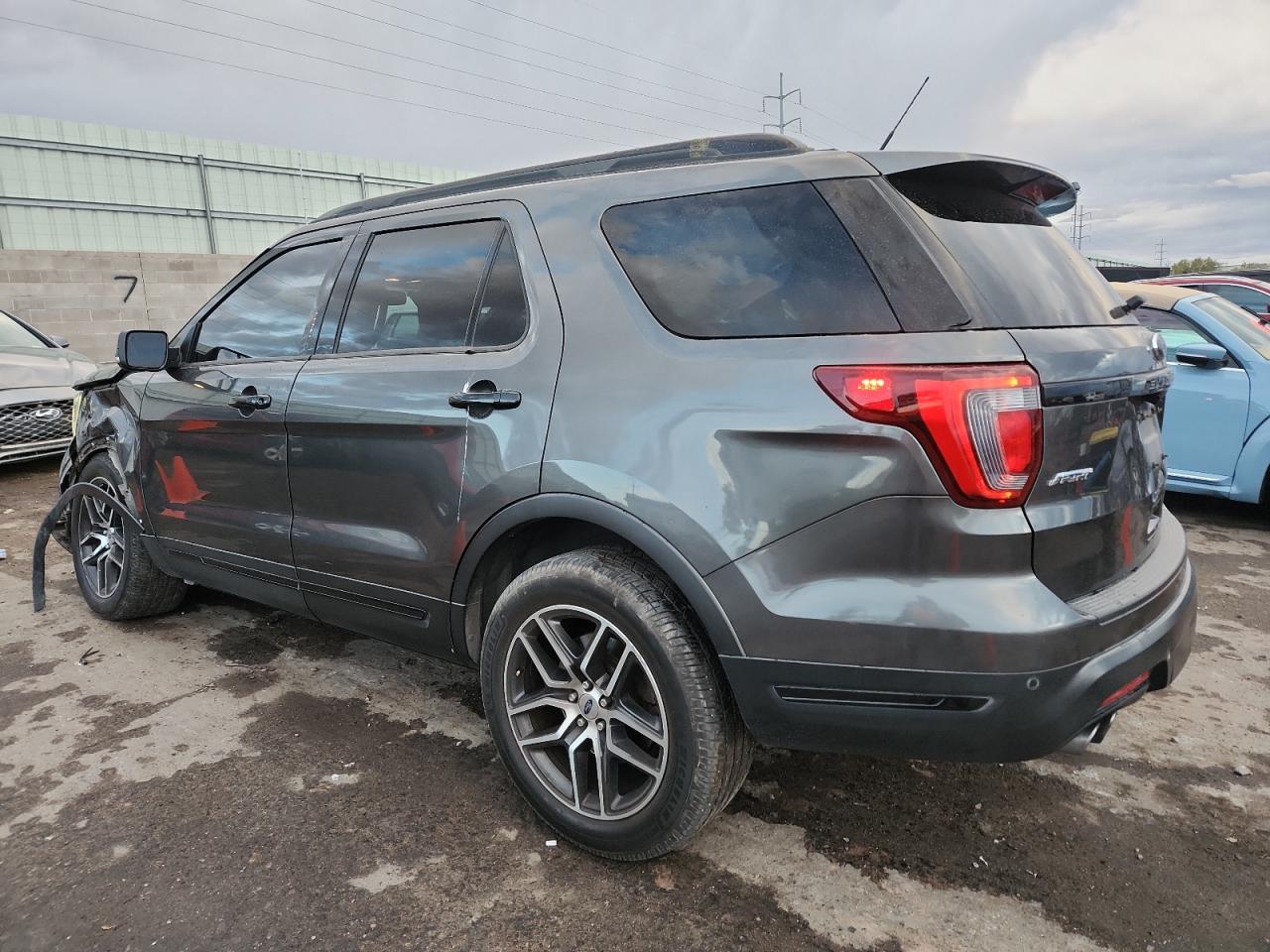 Ford Explorer Sport Image 2