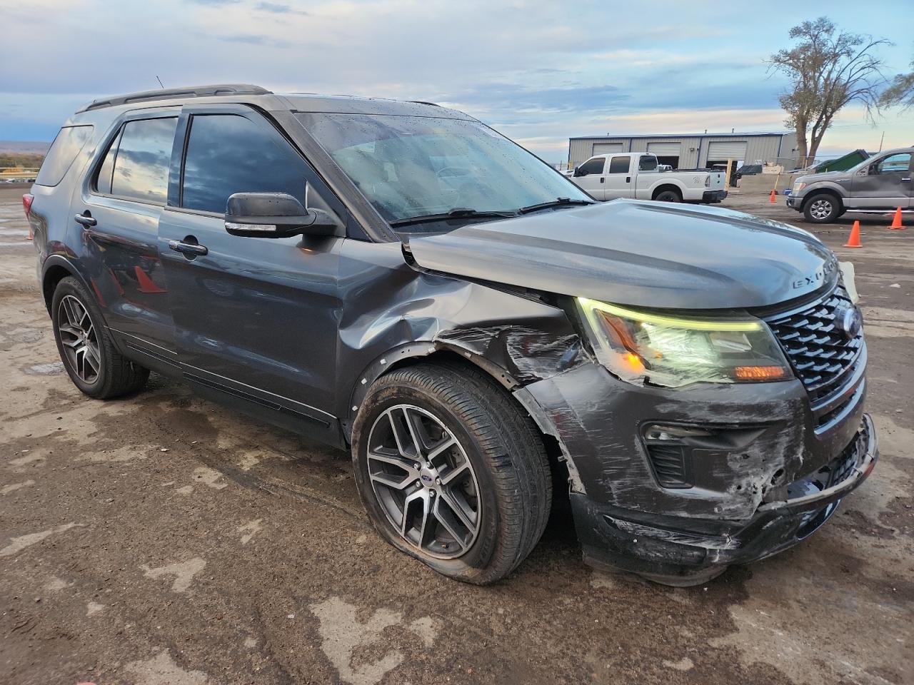 Ford Explorer Sport Image 4