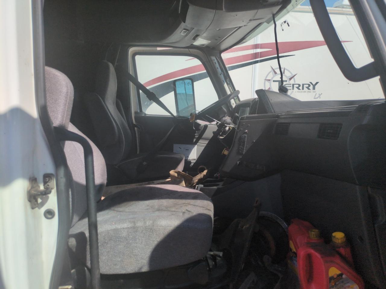 International Lt625 Image 3