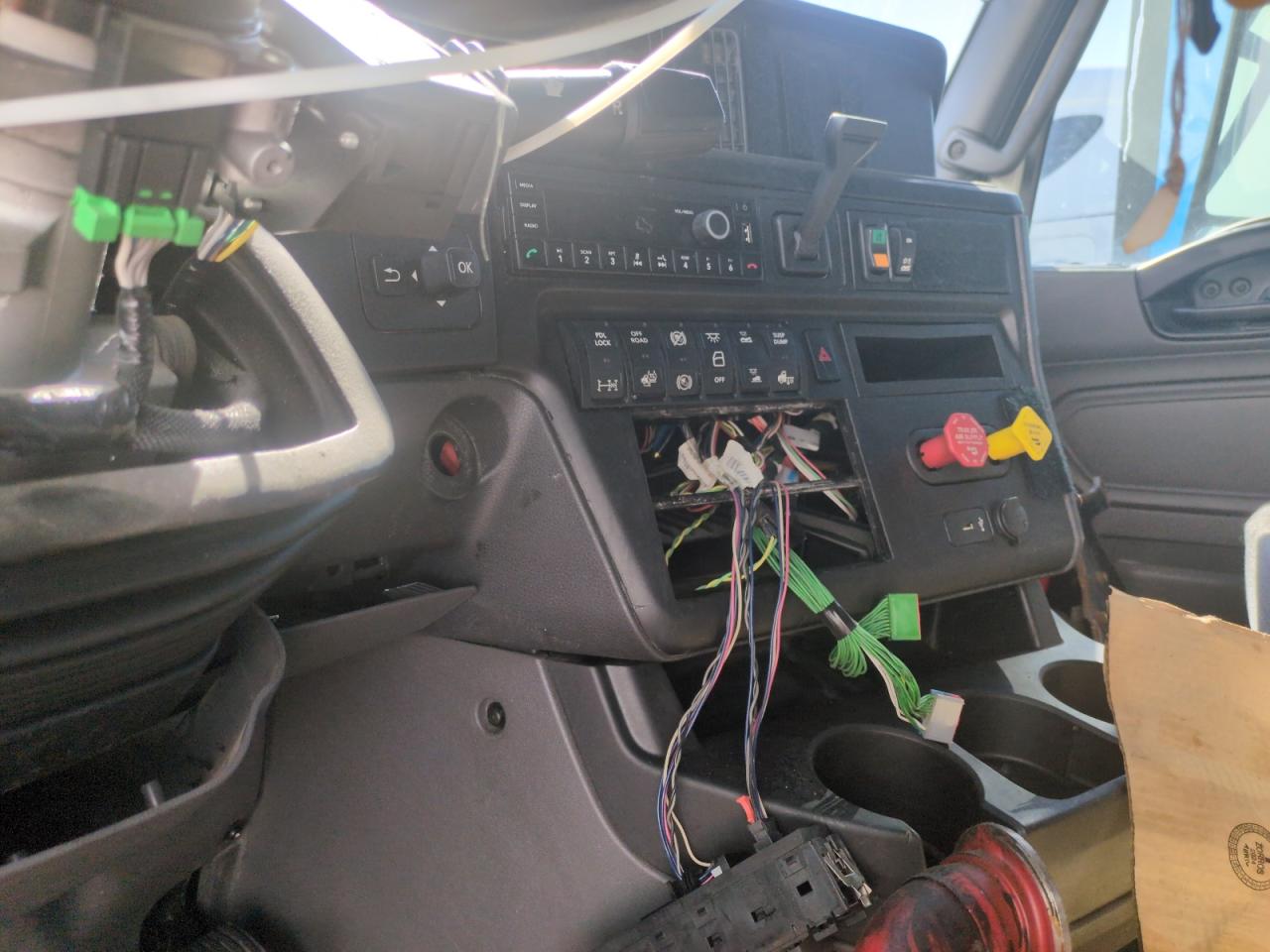 International Lt625 Image 10