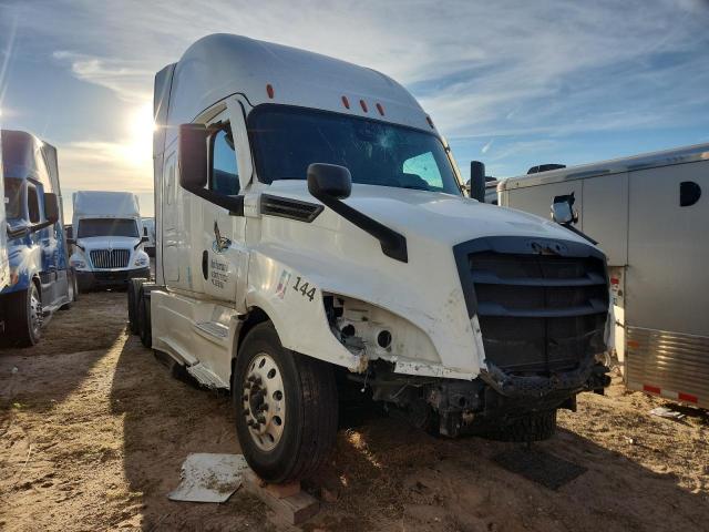  Salvage Freightliner Cascadia 1