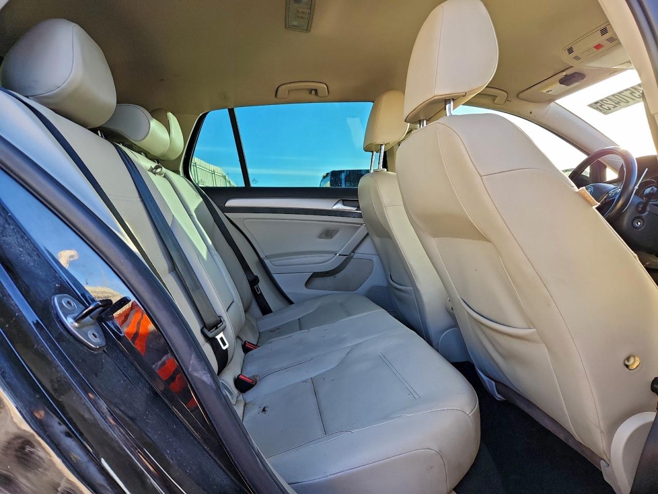 Volkswagen Golf Tdi Image 10