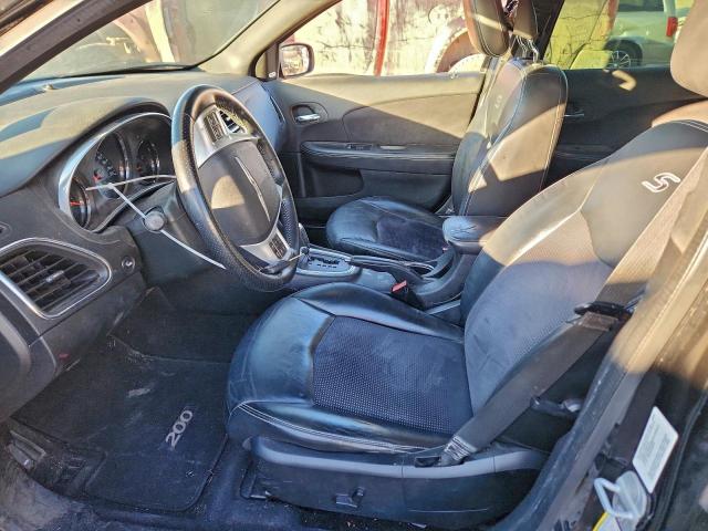 Chrysler 200 Limited Image 6