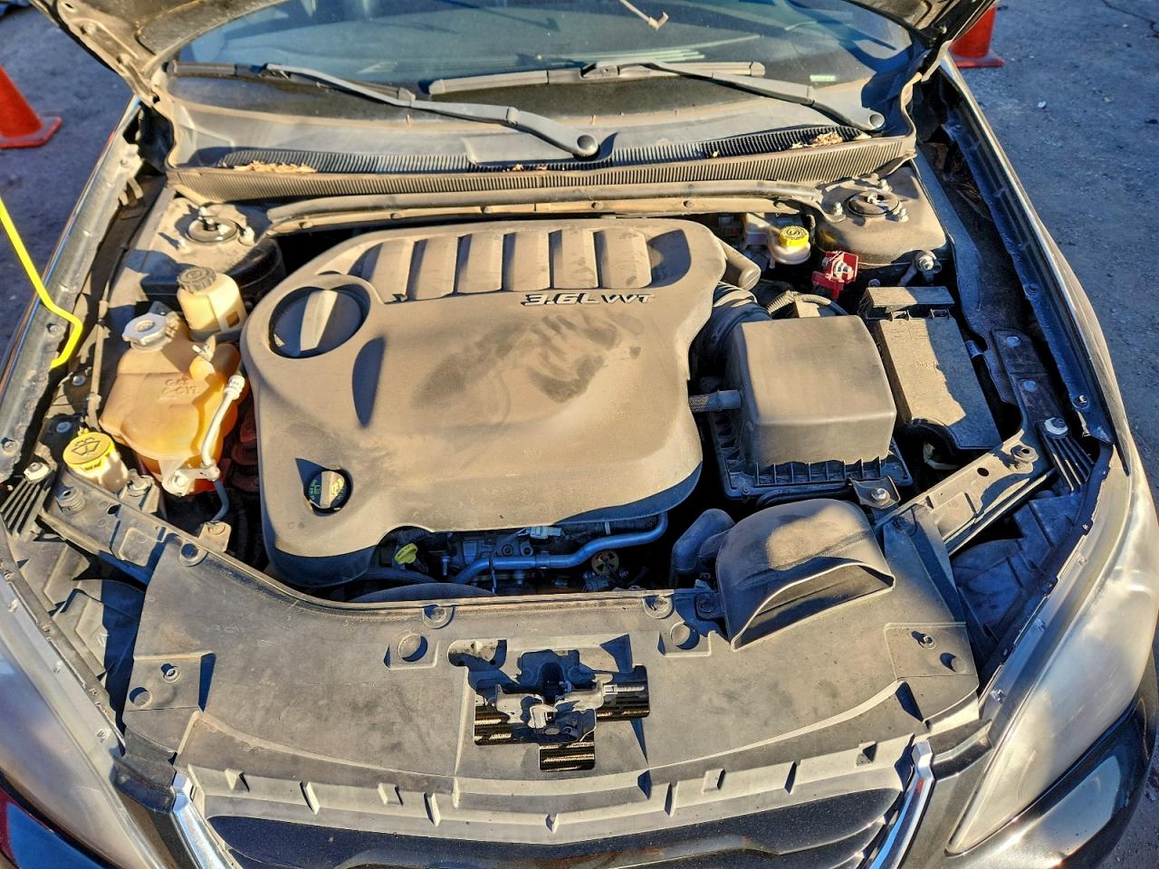 Chrysler 200 Limited Image 12