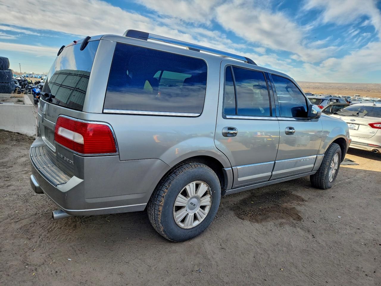 Lincoln Navigator Image 2