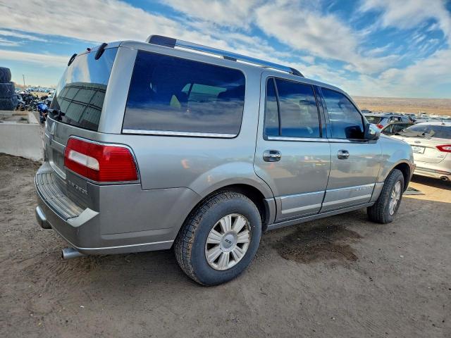 Lincoln Navigator Image 2