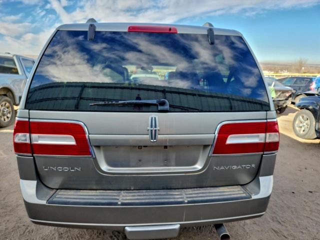 Lincoln Navigator Image 9