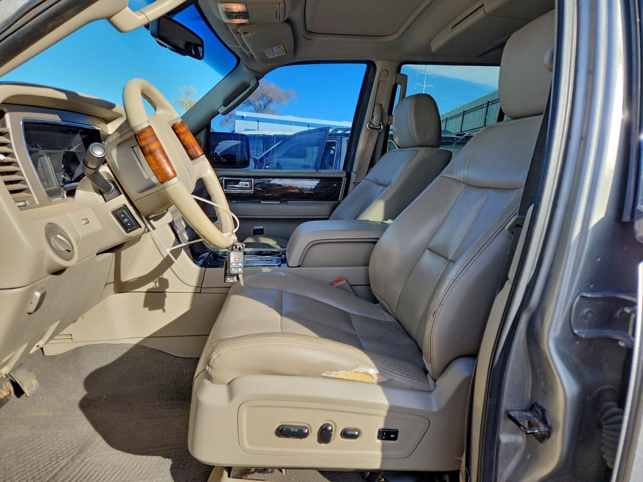 Lincoln Navigator Image 11
