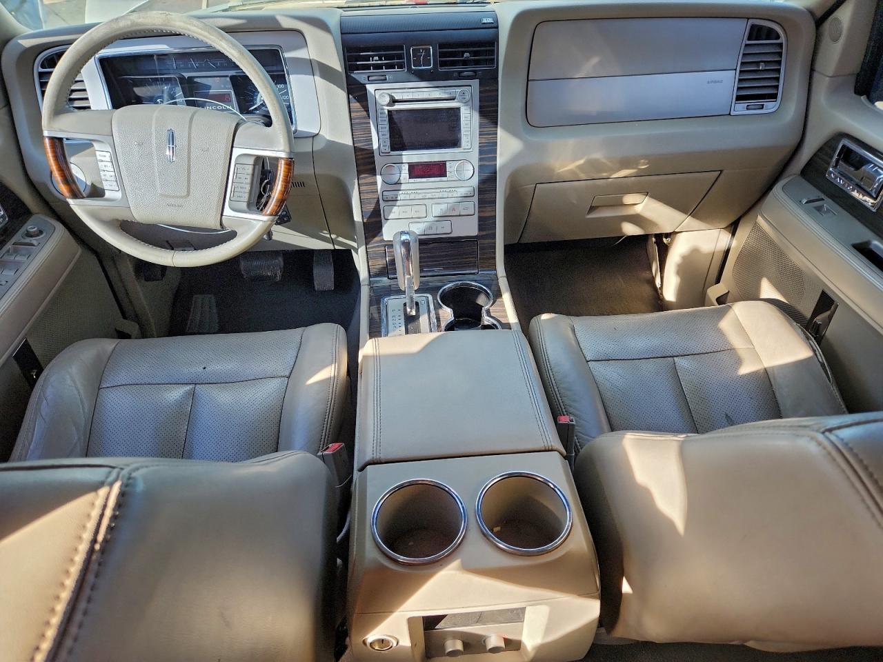 Lincoln Navigator Image 6