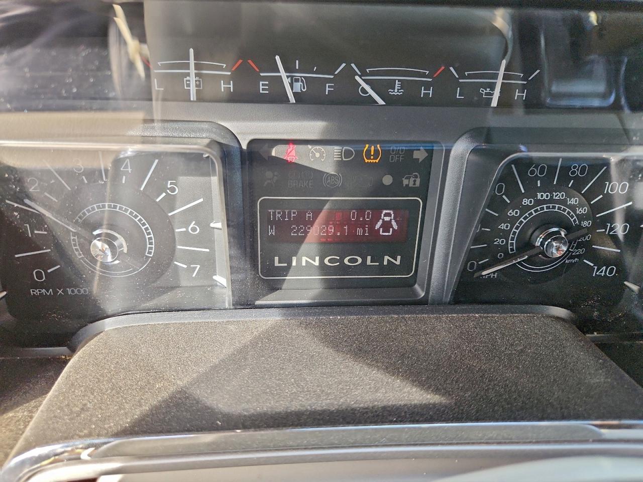 Lincoln Navigator Image 10