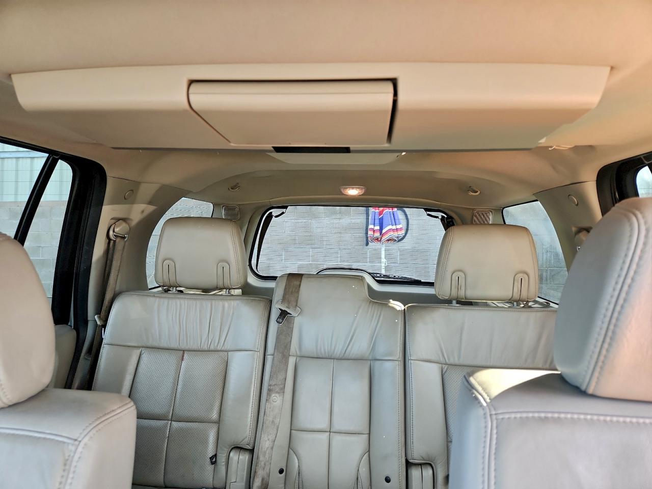 Lincoln Navigator Image 7