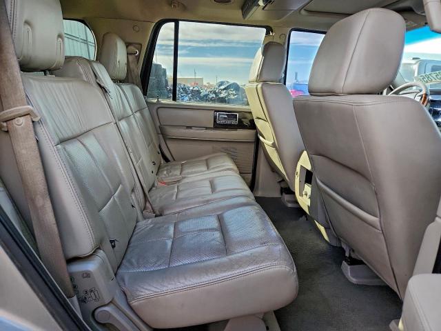 Lincoln Navigator Image 8