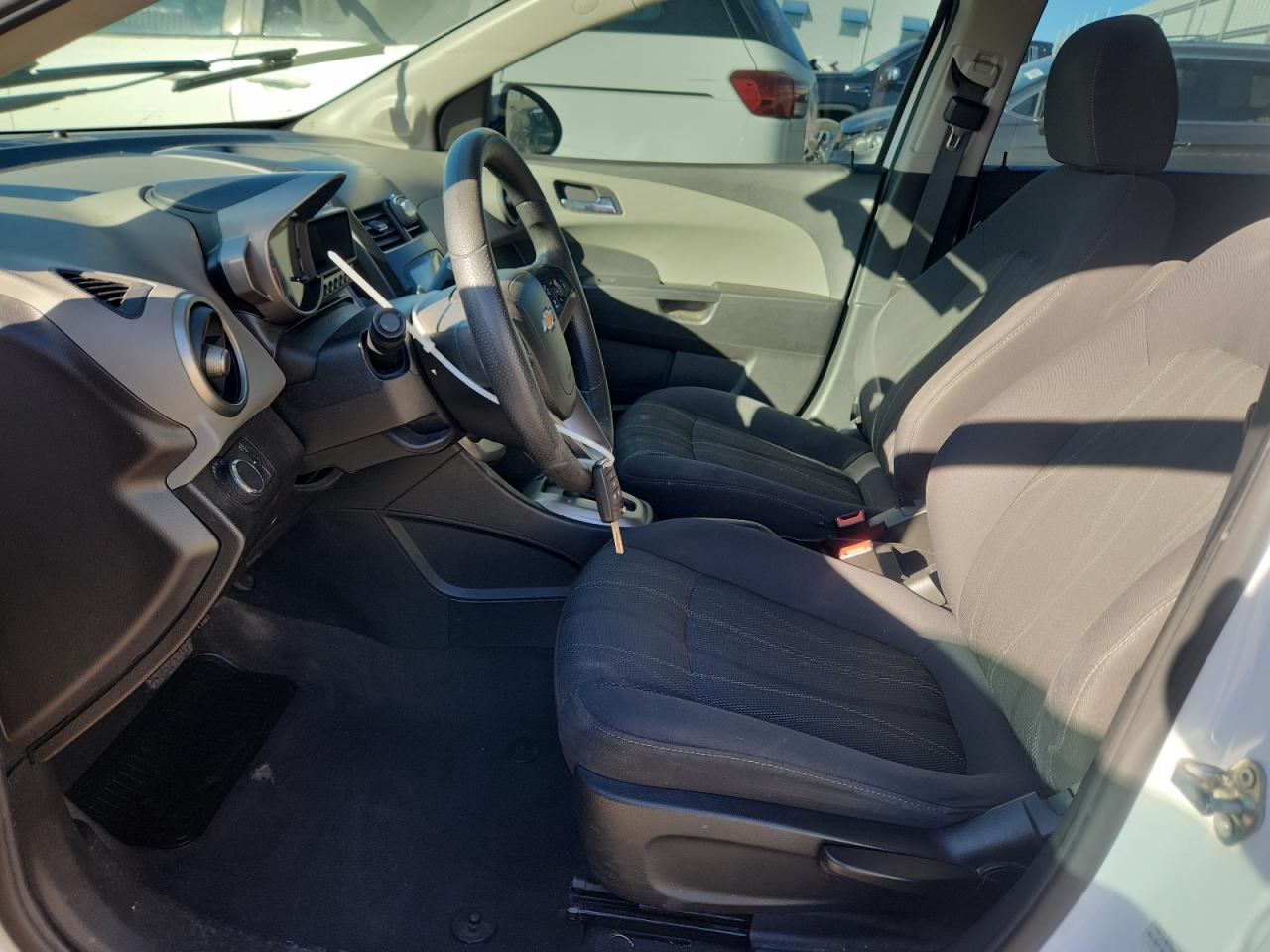 Chevrolet Sonic Lt Image 4