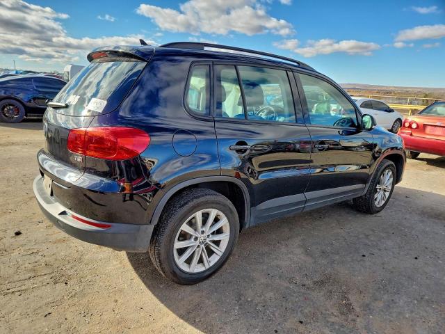 Volkswagen Tiguan S Image 2